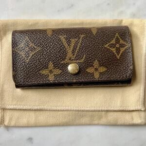 Authentic Louis Vuitton Brown Monogram 4 Key Holder Multicles